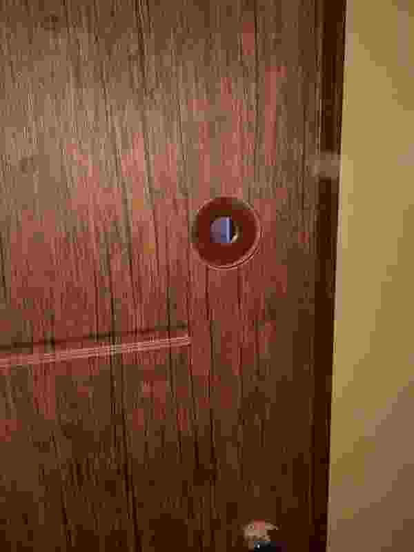 установка замка на двери ЮИТ.jpg
