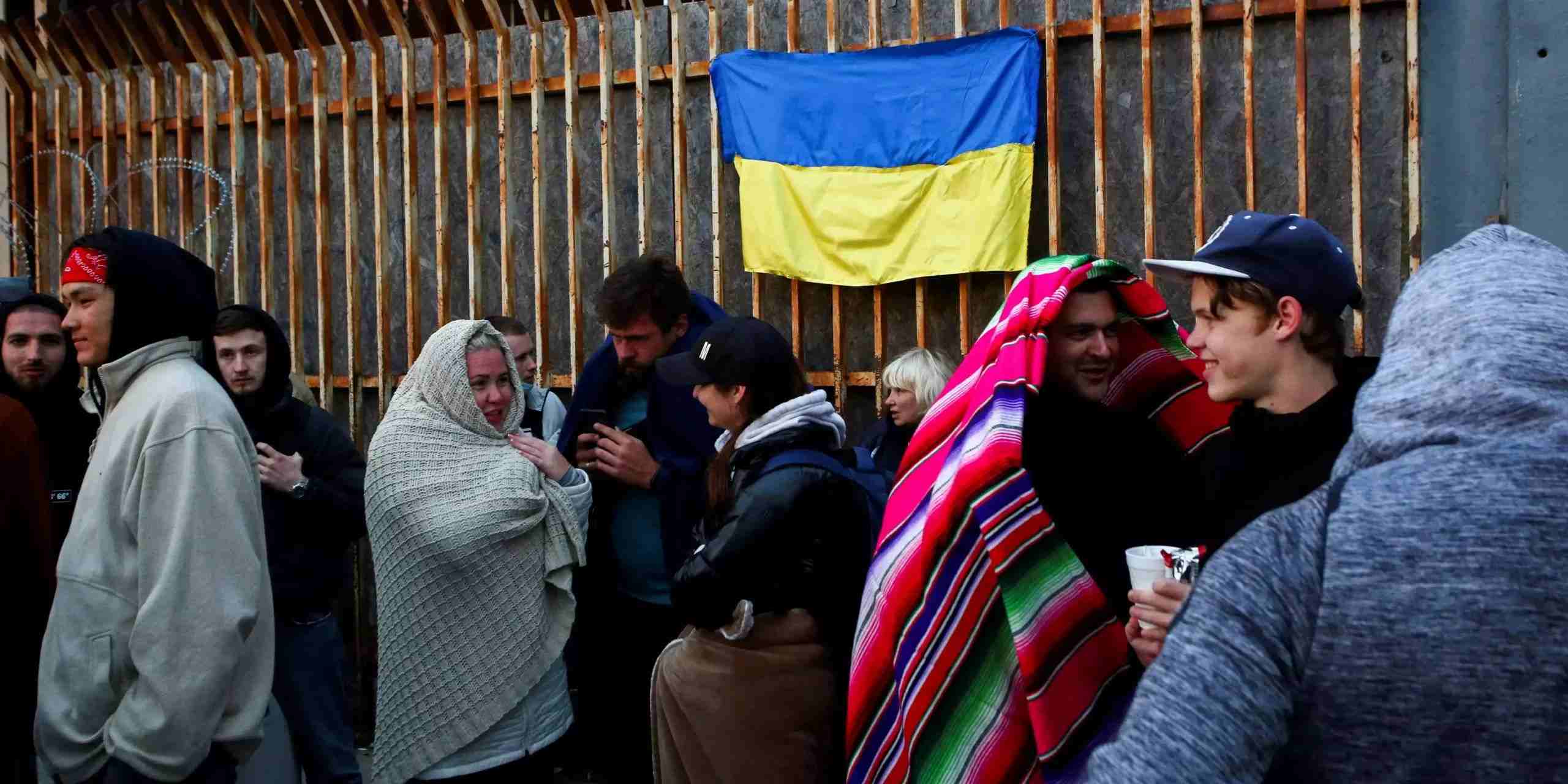 Украинцы устроили. Украинцы беженцы. Мигранты из Украины в Европе. Иностранцы на Украине. Украинские беженцы на границе.